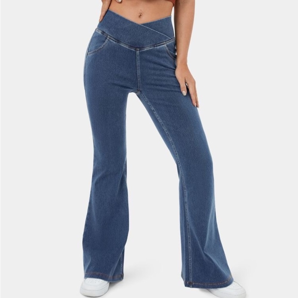NWT HALARA MAGIC High Waisted Stretchy Knit Flares Denim